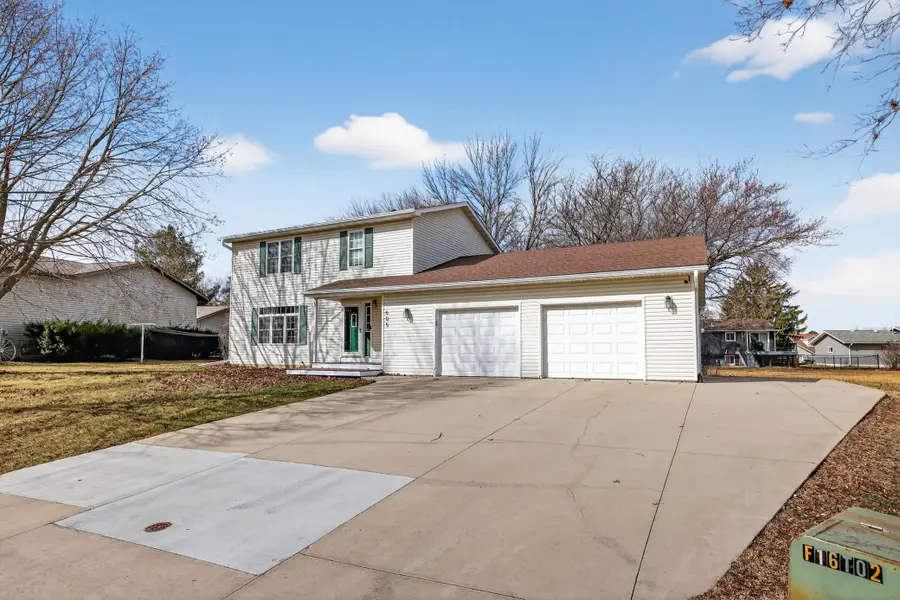 605 10th Avenue Nw, Dodge Center, MN 55927 - #3