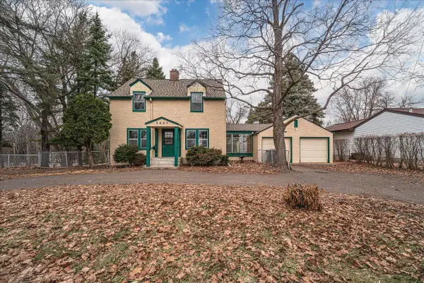 2697 Stillwater Road E, Maplewood, MN 55119