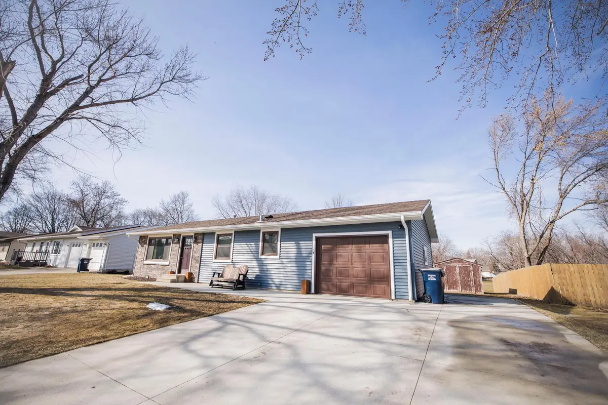 19 Thomas Street, Morris, MN 56267 - #1