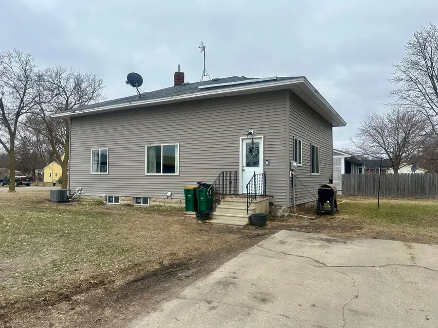739 E 1st Street, Litchfield, MN 55355 - #2