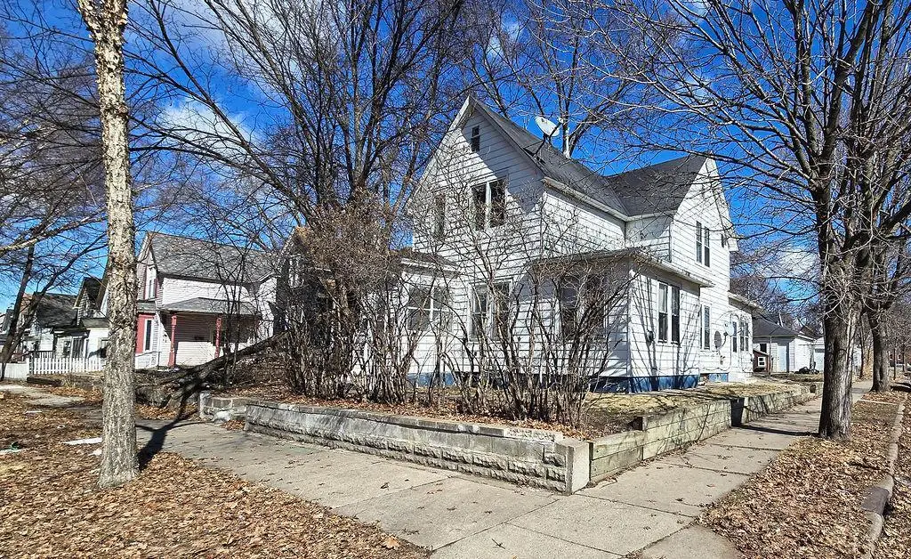 922 N Woodbridge Street, Saint Paul, MN 55117 - #1