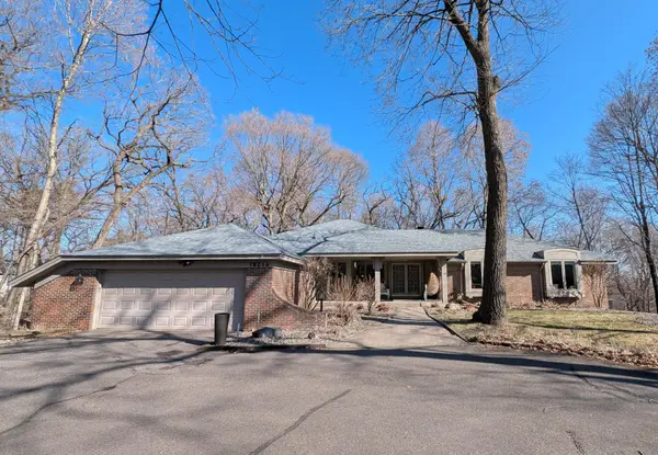 18216 Woolman Drive, Minnetonka, MN 55345