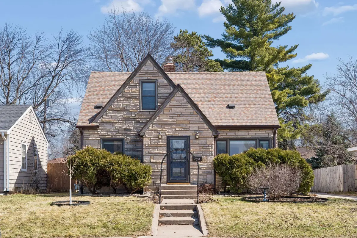 320 9th Avenue N, South Saint Paul, MN 55075 - #1