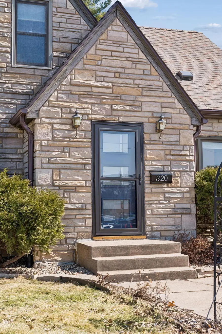 320 9th Avenue N, South Saint Paul, MN 55075 - #2