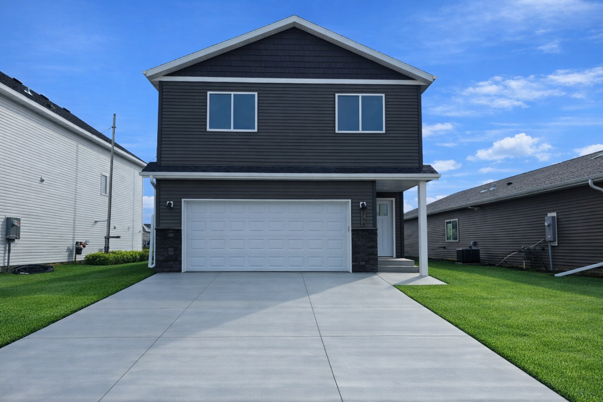 3734 33rd Street S, Moorhead, MN 56560 - #1