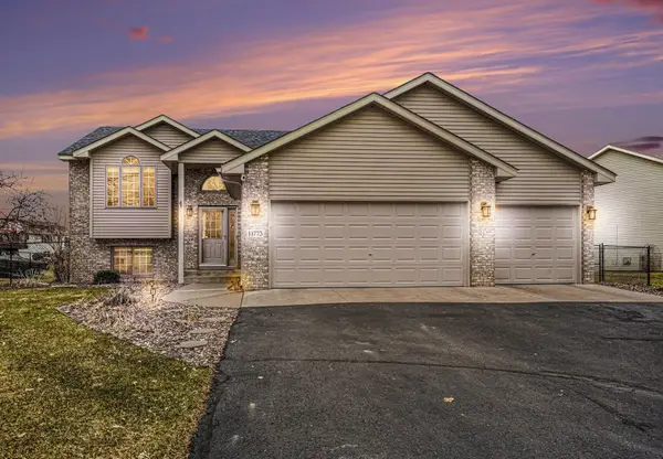 11773 N Meadow Curve, Lindstrom, MN 55045