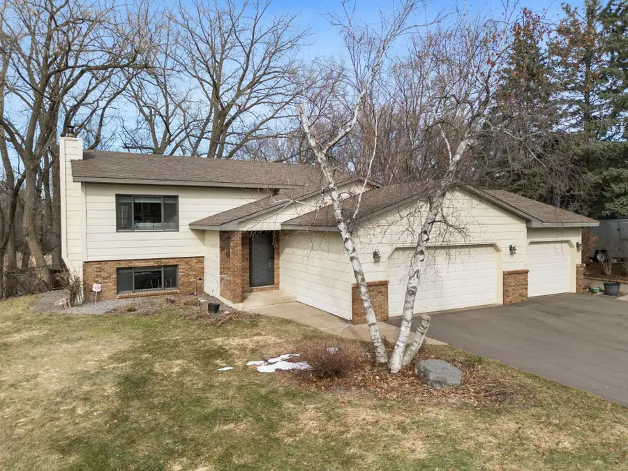 281 Woodridge Drive, Vadnais Heights, MN 55127 - #2