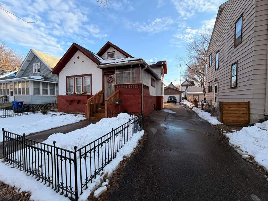 102 Geranium Avenue W, Saint Paul, MN 55117 - #2