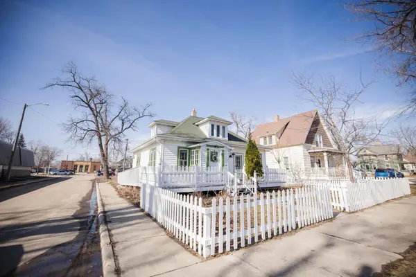 107 E 5th Street, Morris, MN 56267