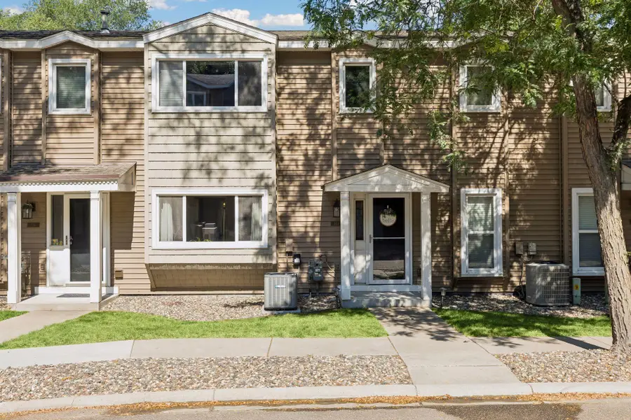 438 Pondridge Circle, Wayzata, MN 55391 - #2