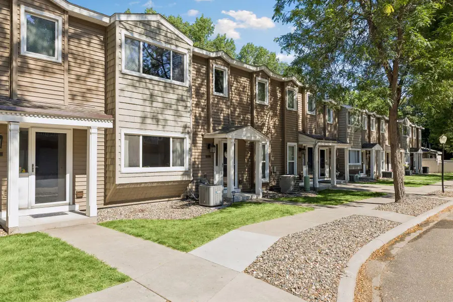 438 Pondridge Circle, Wayzata, MN 55391 - #3