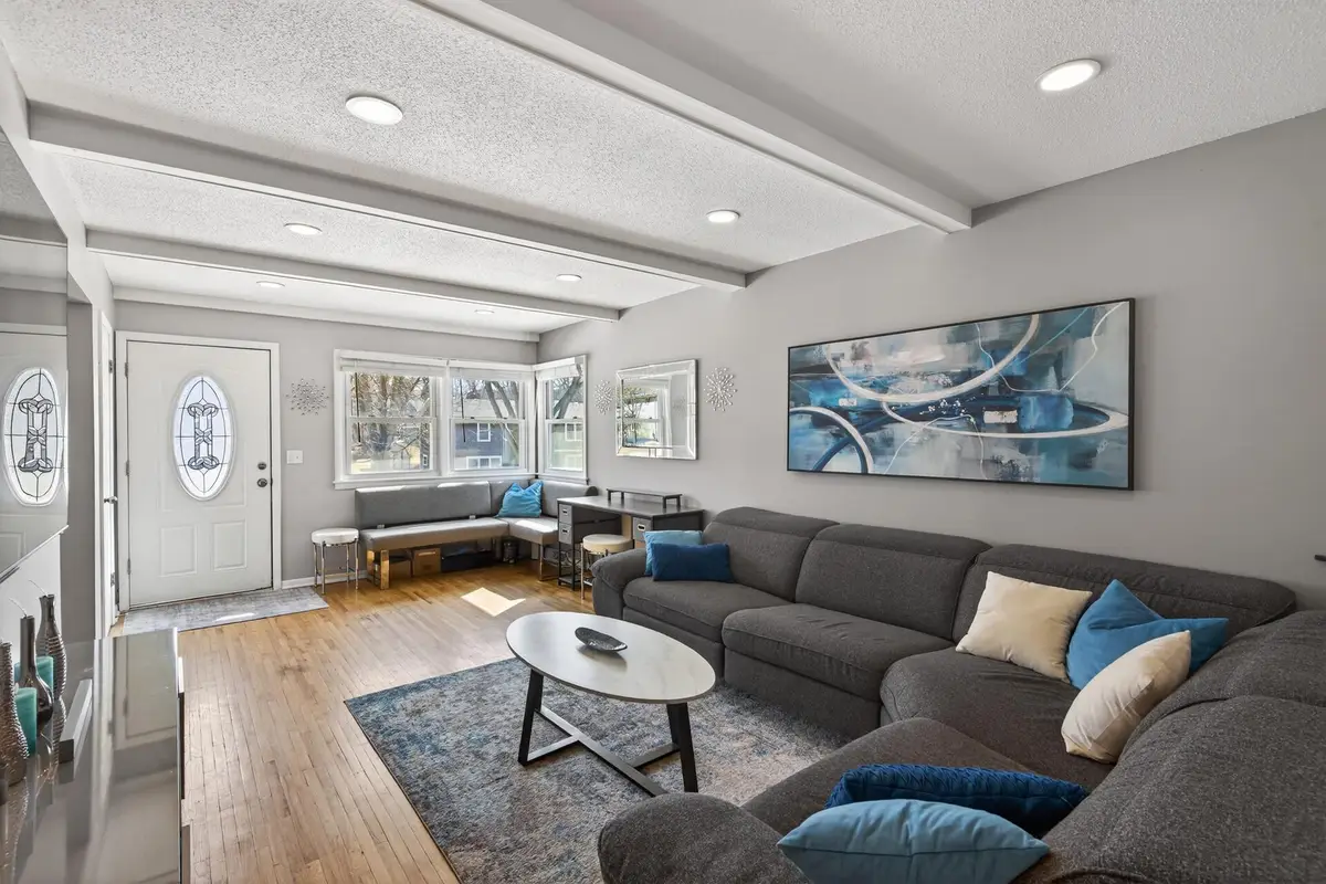 1609 Hillsboro Avenue N, Golden Valley, MN 55427 - #1