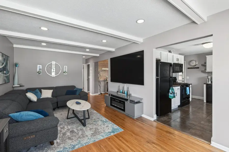 1609 Hillsboro Avenue N, Golden Valley, MN 55427 - #3