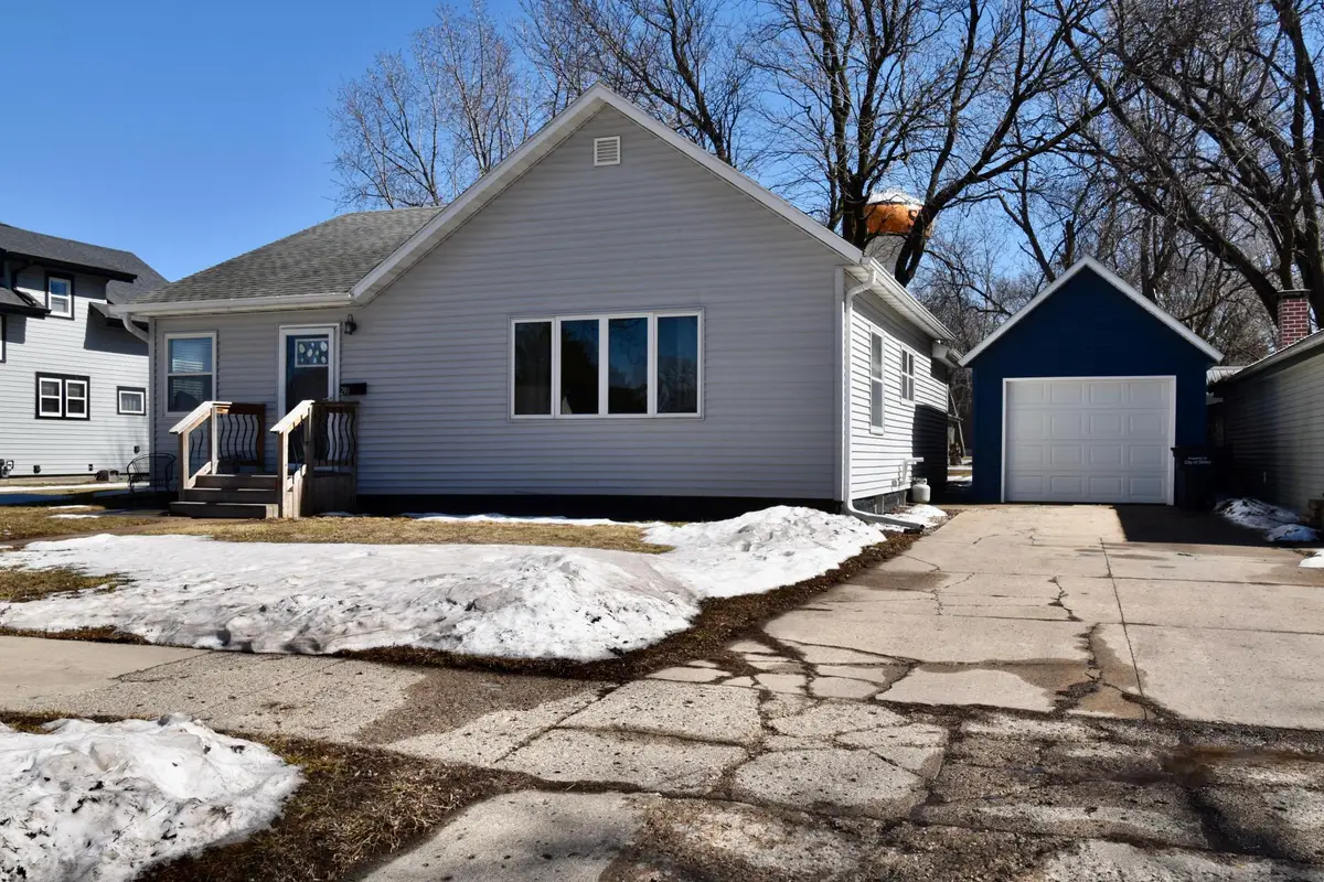 210 4th Ave, Sibley, IA 51249 - #1