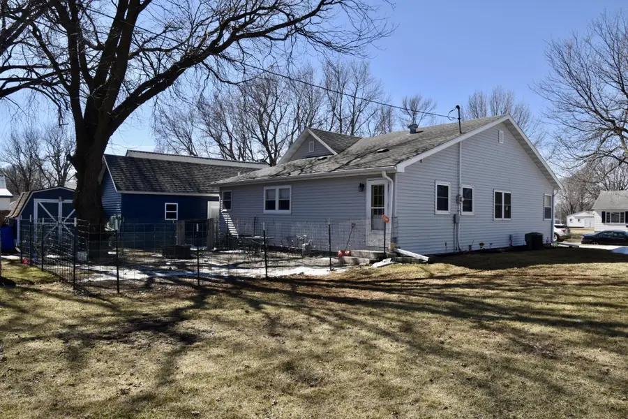 210 4th Ave, Sibley, IA 51249 - #3