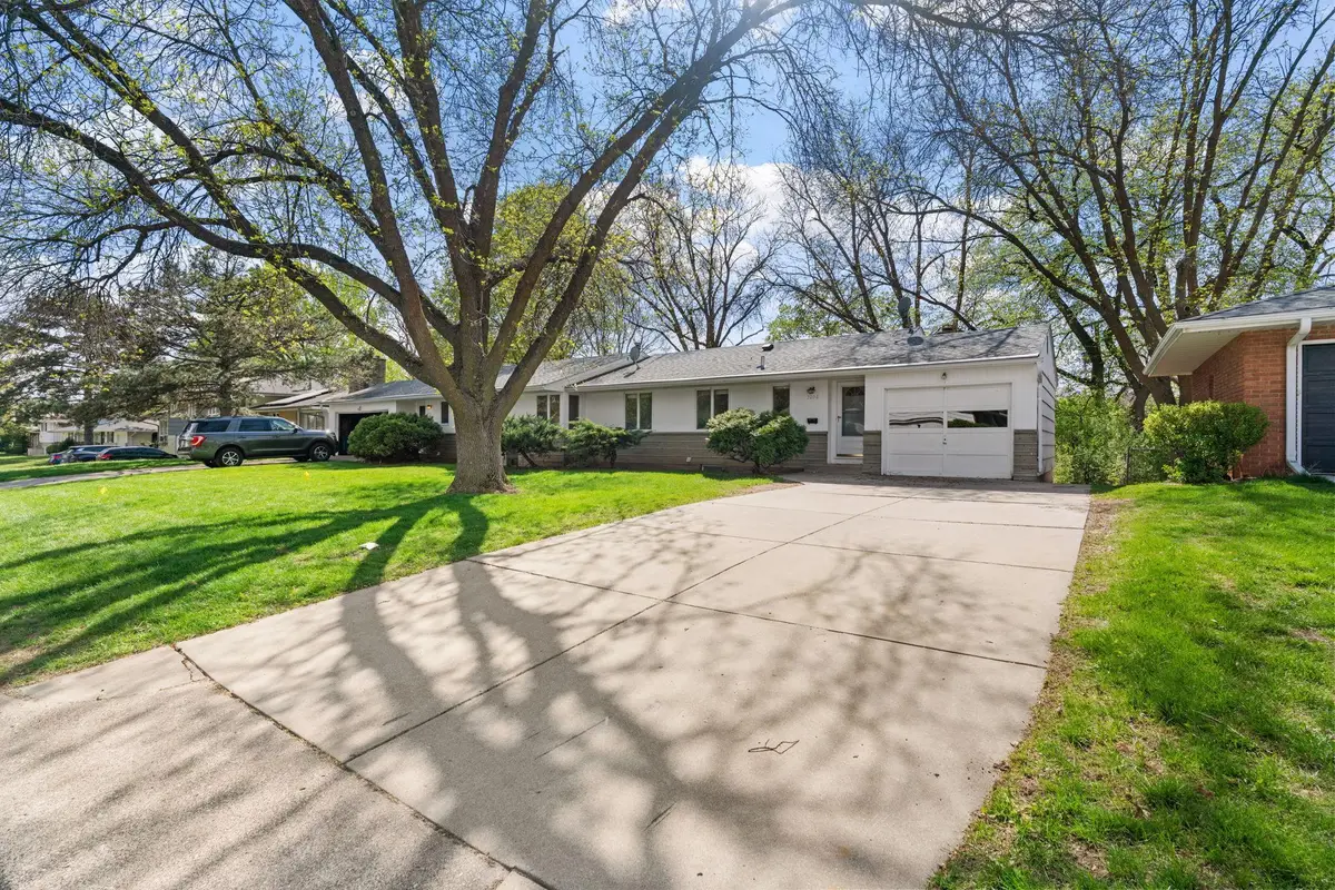 5208-5210 Grandview Lane, Edina, MN 55436 - #1