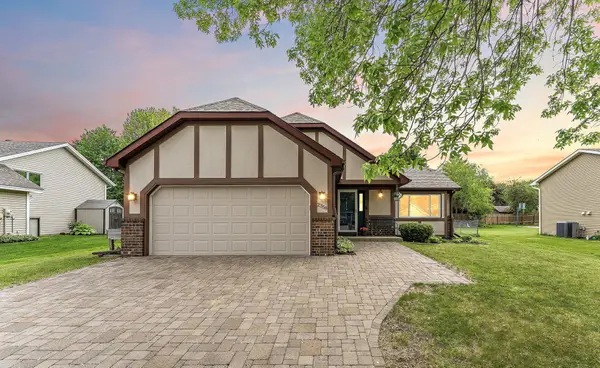 2358 Hilo Avenue N, Oakdale, MN 55128