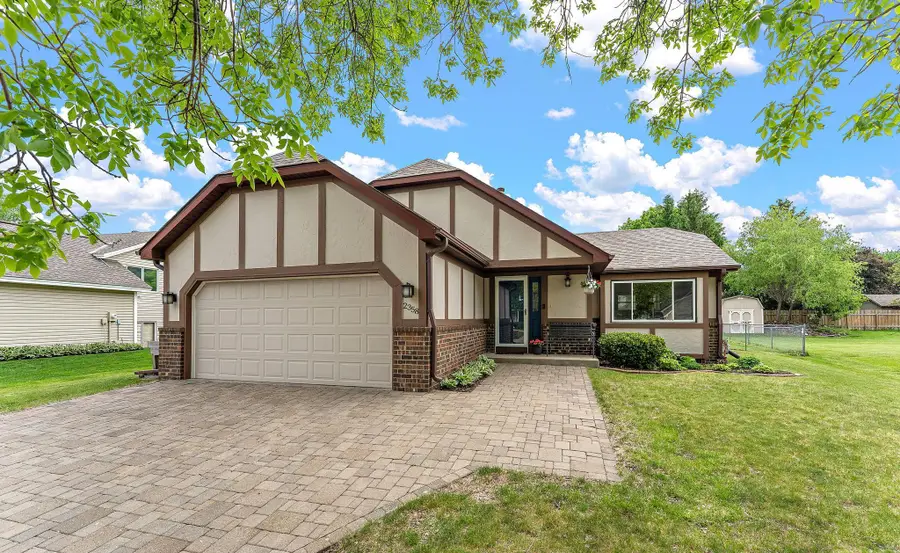 2358 Hilo Avenue N, Oakdale, MN 55128 - #2