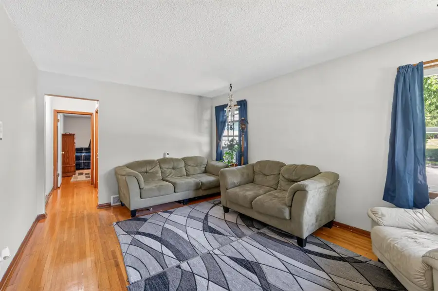 725 California Avenue E, Saint Paul, MN 55106 - #2