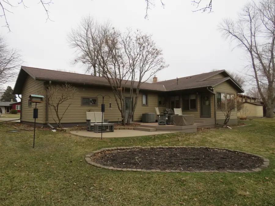 902 10th Street S, Benson, MN 56215 - #2