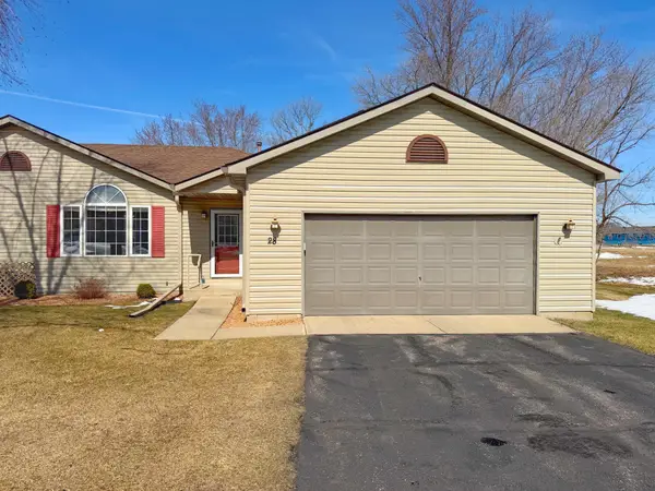 28 Carriage Lane, Owatonna, MN 55060