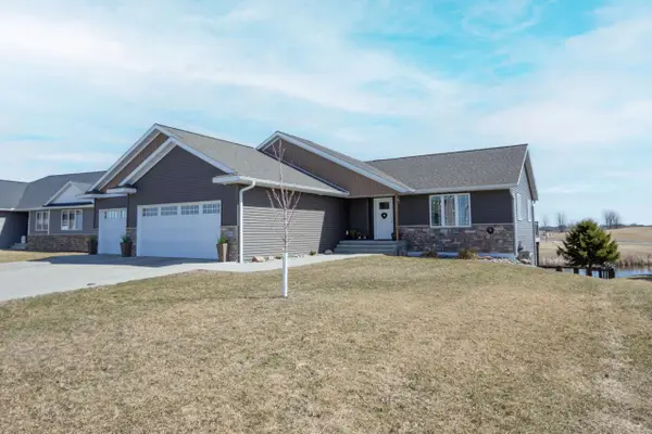 2206 Rolling Green Lane, North Mankato, MN 56003
