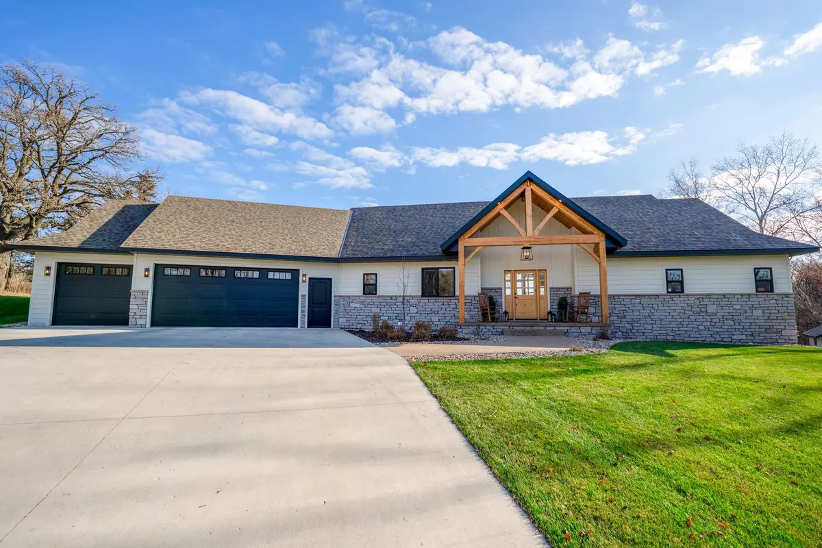 131 Pine Street Nw, New London, MN 56273 - #1