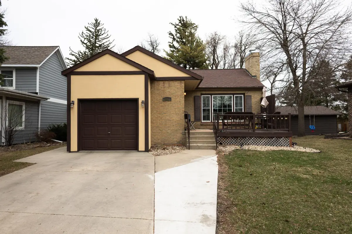 207 Lake Avenue, Worthington, MN 56187 - #1