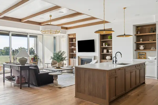 2416 Commerce Boulevard #A1, Mound, MN 55364