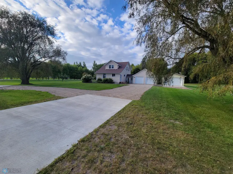 551 Wall Avenue, Horace, ND 58047 - #2