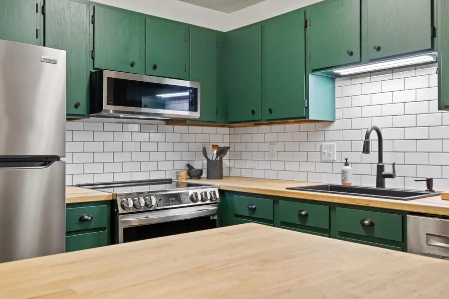 3850 Plymouth Boulevard #223, Plymouth, MN 55446 - #3