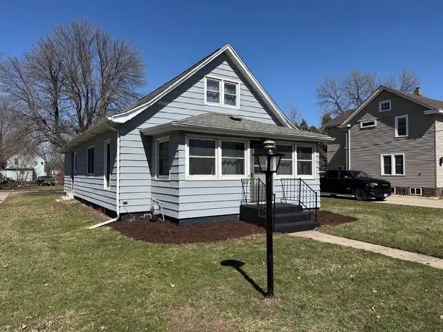 302 W 5th Avenue, Lakefield, MN 56150 - #1