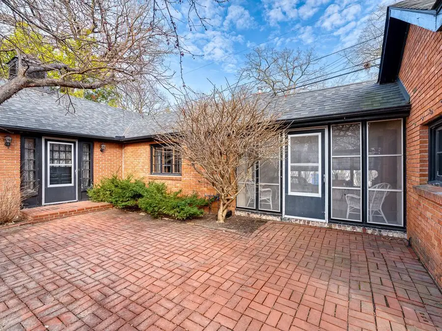 4230 Ewing Avenue N, Robbinsdale, MN 55422 - #3