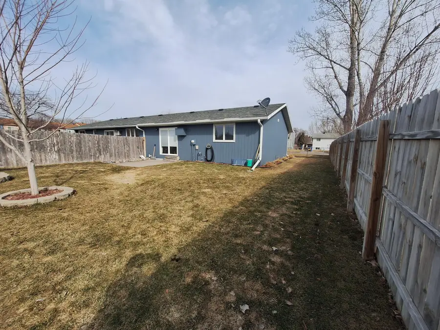 2111 32nd Avenue S, Fargo, ND 58103 - #2