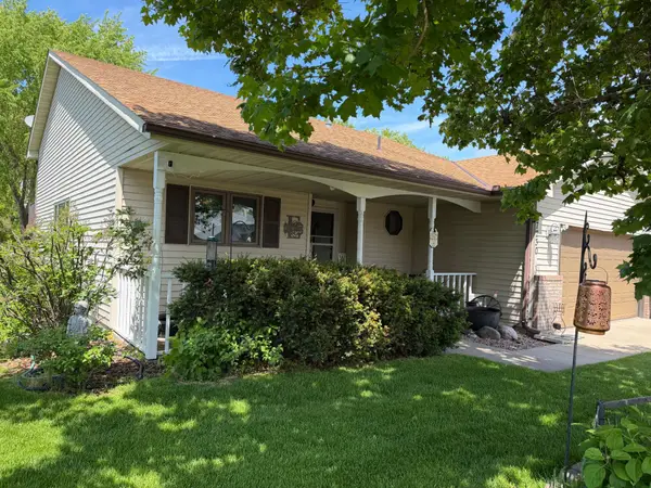 7230 38th Street N, Oakdale, MN 55128