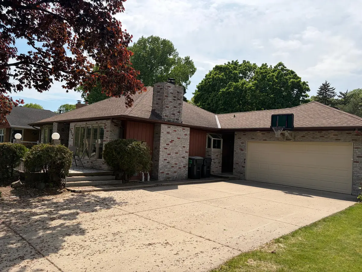 2924 Roosevelt Street Ne, Saint Anthony, MN 55418 - #1