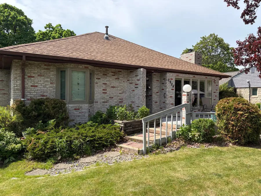 2924 Roosevelt Street Ne, Saint Anthony, MN 55418 - #2