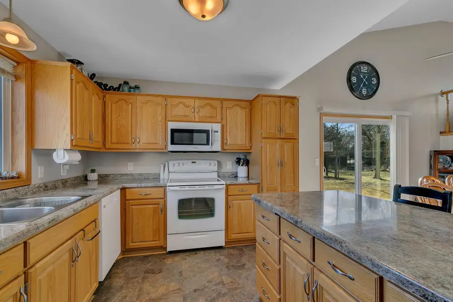 208 Iris Lane Ne, Saint Joseph, MN 56374 - #3