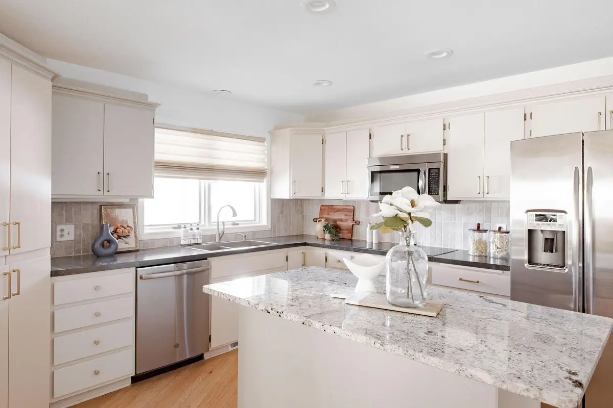 1148 Hollybrook Drive, Wayzata, MN 55391 - #1