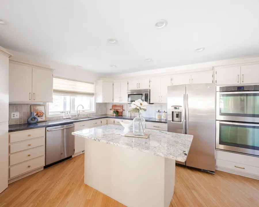 1148 Hollybrook Drive, Wayzata, MN 55391 - #2