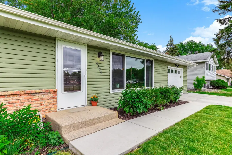 9324 30th Avenue N, New Hope, MN 55427 - #2