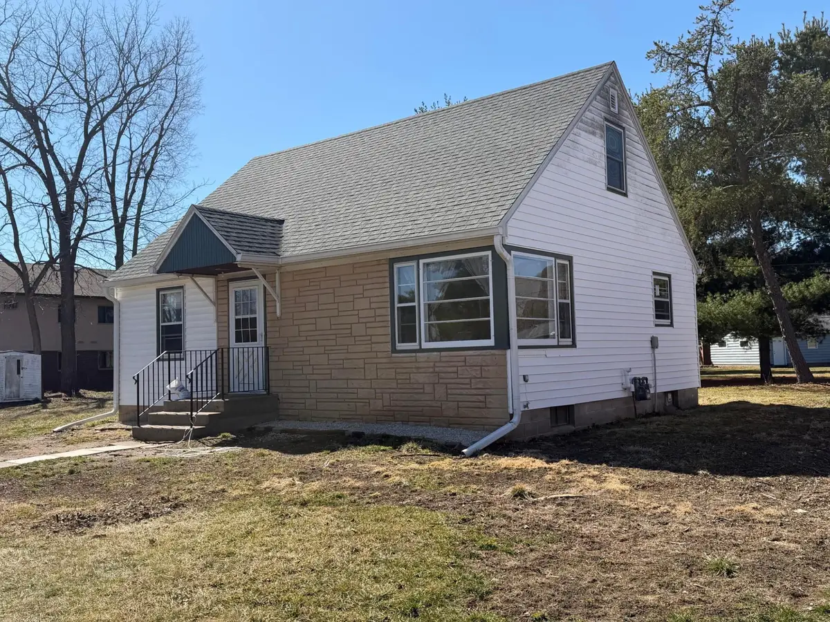 307 N Walnut Street, La Crescent, MN 55947 - #1