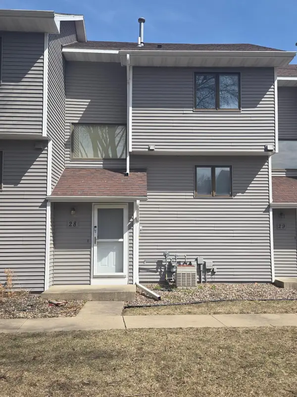 28 Elton Ridge Court Nw, Rochester, MN 55901