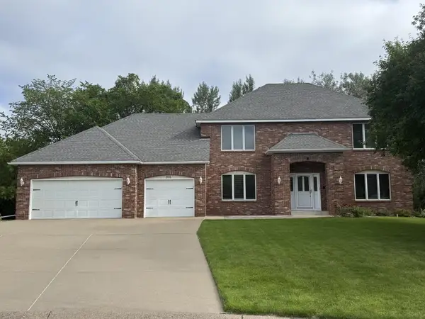 331 Ascot Court, New Brighton, MN 55112