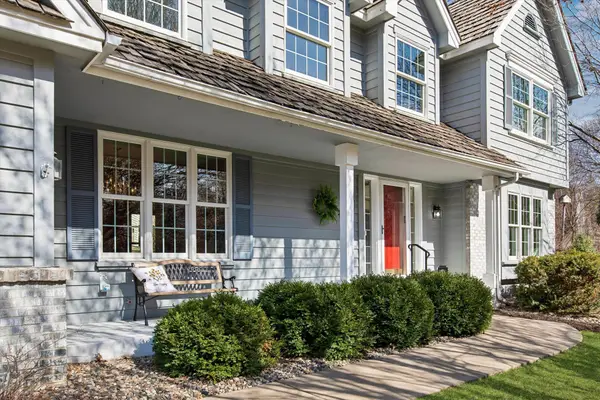 1001 Walden Court, Burnsville, MN 55337