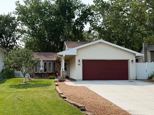 812 123rd Lane Nw, Coon Rapids, MN 55448