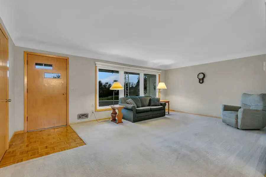 33 5th Avenue Nw, Hutchinson, MN 55350 - #2