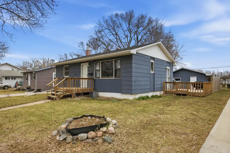 825 26th Street N, Fargo, ND 58102 - #3