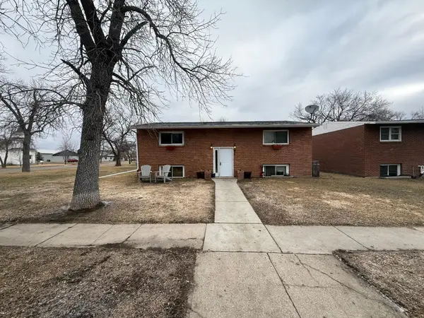 418 2nd Ave Sw, Hillsboro, ND 58045
