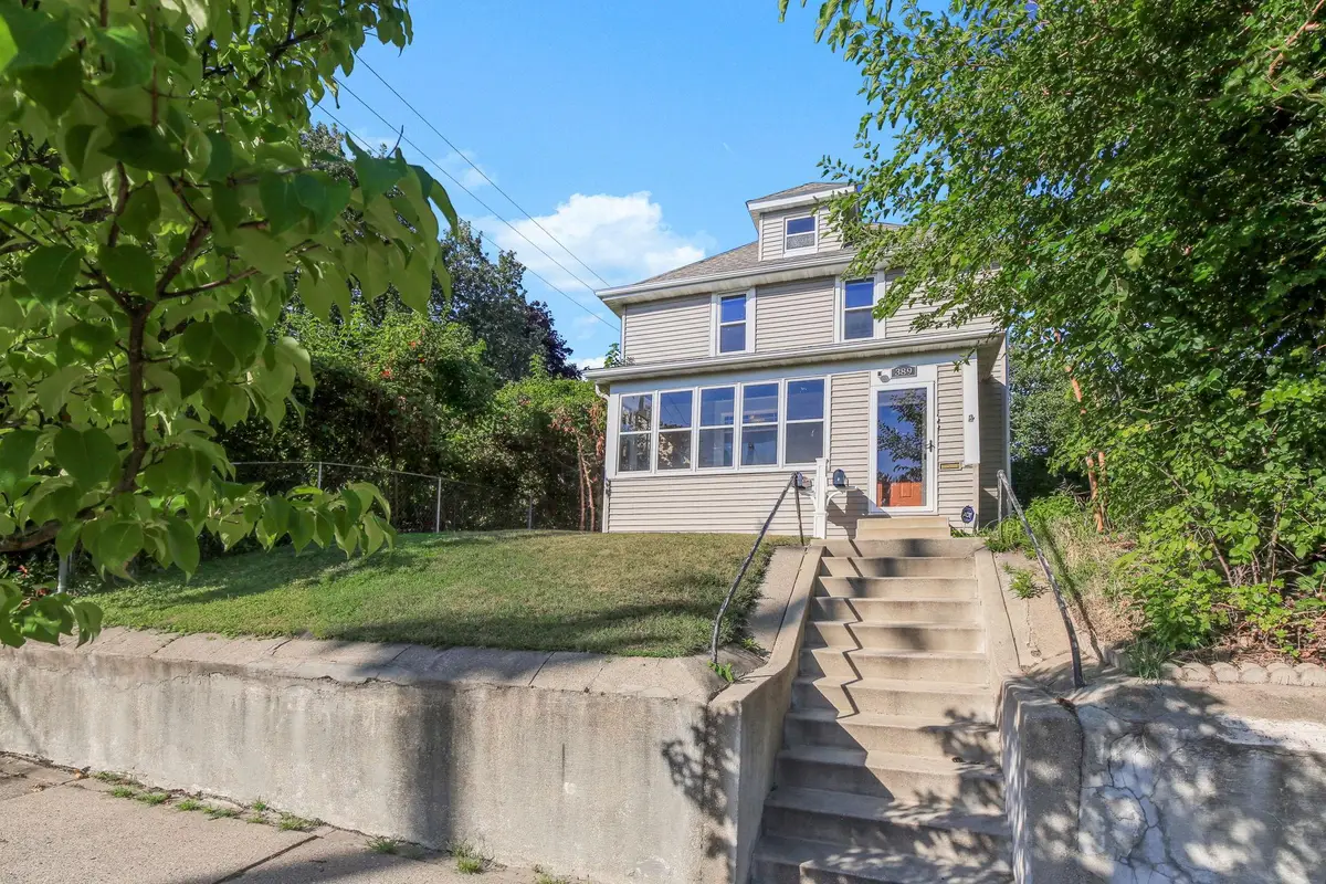 389 Fairview Avenue N, Saint Paul, MN 55104 - #1